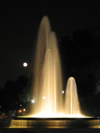 Fountain Moon tb